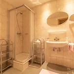 Garni Tina شقة فندقية