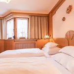 Garni Tina شقة فندقية 3*