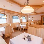 Garni Tina Aparthotel 3*