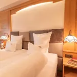 Garni Tina ايشجل