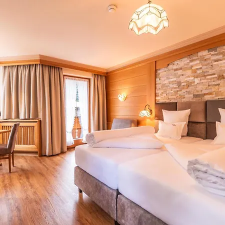 Garni Tina ايشجل