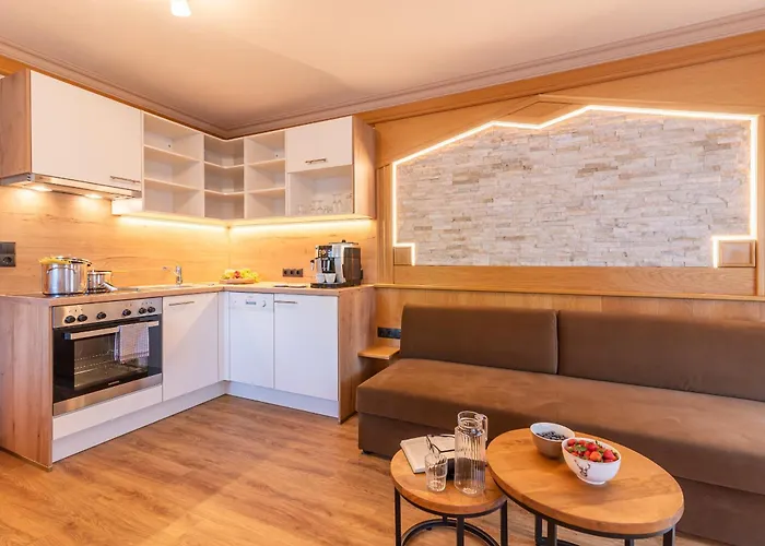 Garni Tina ايشجل