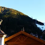 Aparthotel Garni Tina 3*