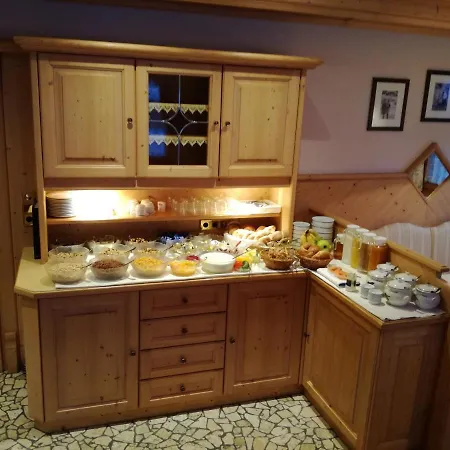 Garni Tina Hotel apartamentowy Ischgl